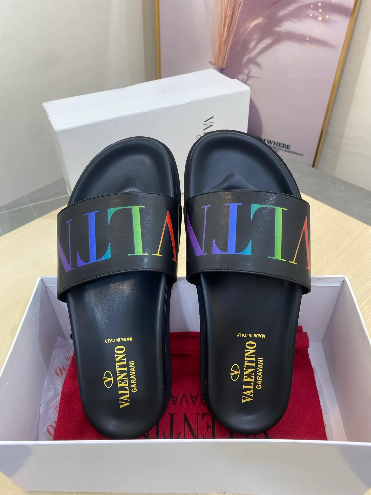 P260💰Valentino VALENTINO Size: 39--46 Burberry classic men's slippers, high-end boutique, original material, fine workmanship, casual, loose and comfortable, a must-have in summer👏👏👏